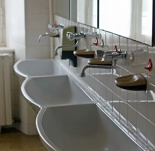 Chateau De Calmels Bed & Breakfast *