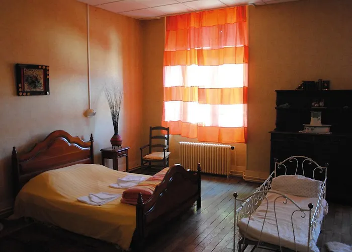 Chateau De Calmels Bed & Breakfast Lacaune